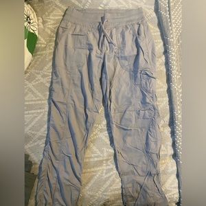 Size medium North Face hiking pants
